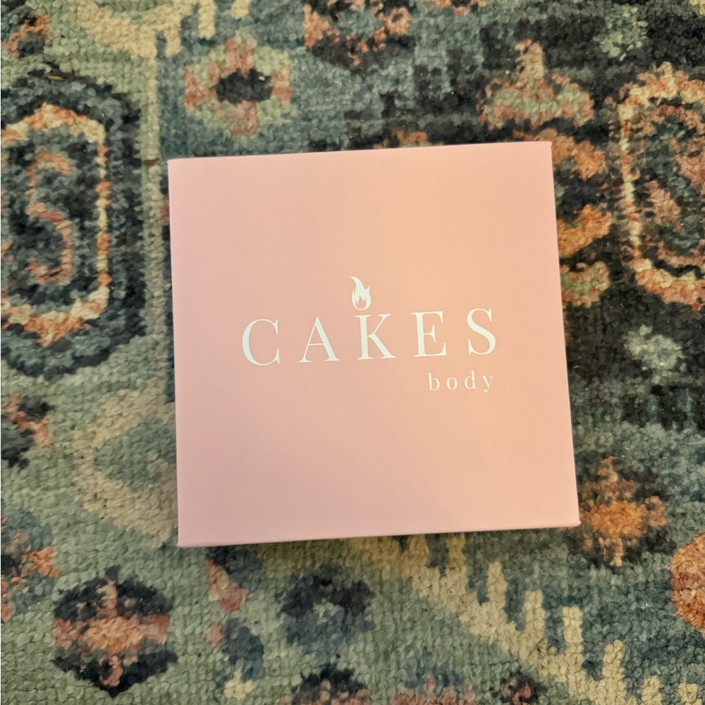 Cakes body covers itty bitty honey